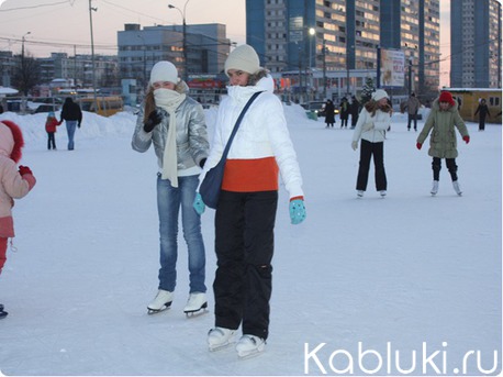 Каток новые черемушки. Каток Черемушки Хакасия. Каток в Черемушках в парке. ФСК Черемушки каток.